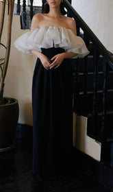SCHLANKES OFF-THE-SHOULDER-KLEID MIT NÄHTEN IN SCHWARZ